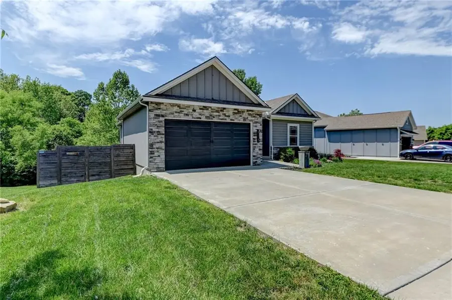 415 E 166th Court, Belton, MO 64012 - #2