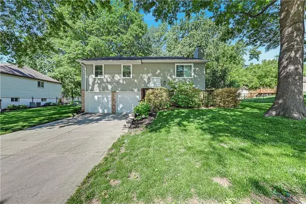 12908 S Brougham Drive, Olathe, KS 66062