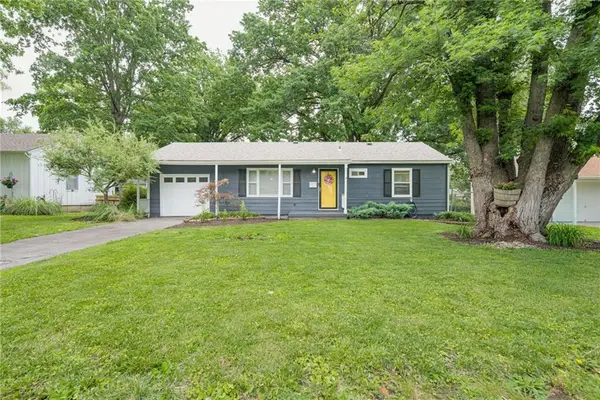 7323 Maple Street, Overland Park, KS 66204