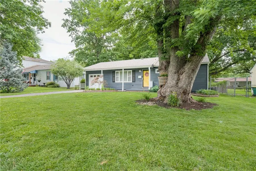 7323 Maple Street, Overland Park, KS 66204 - #2