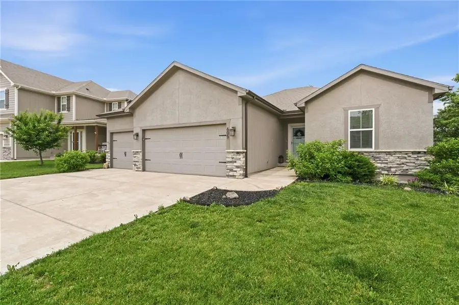 605 SE Colonial Drive, Blue Springs, MO 64014 - #2