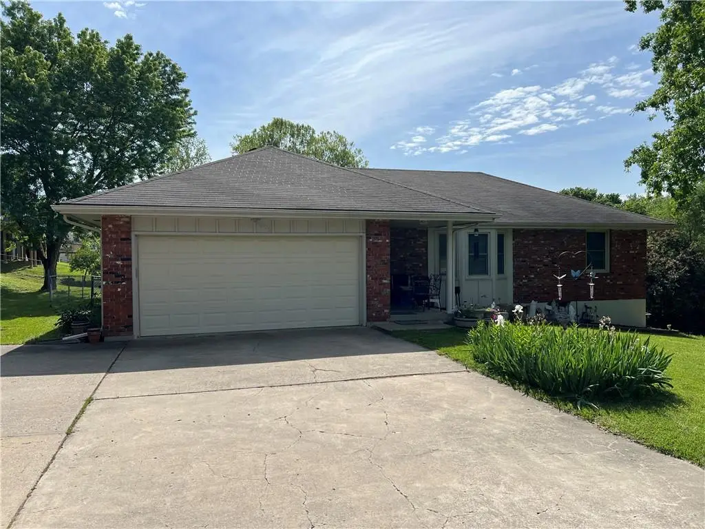 5909 N Broadway Street, Gladstone, MO 64118 - #1