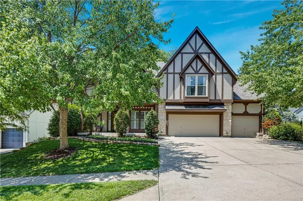 6736 NW Monticello Terrace, Parkville, MO 64152 - #1