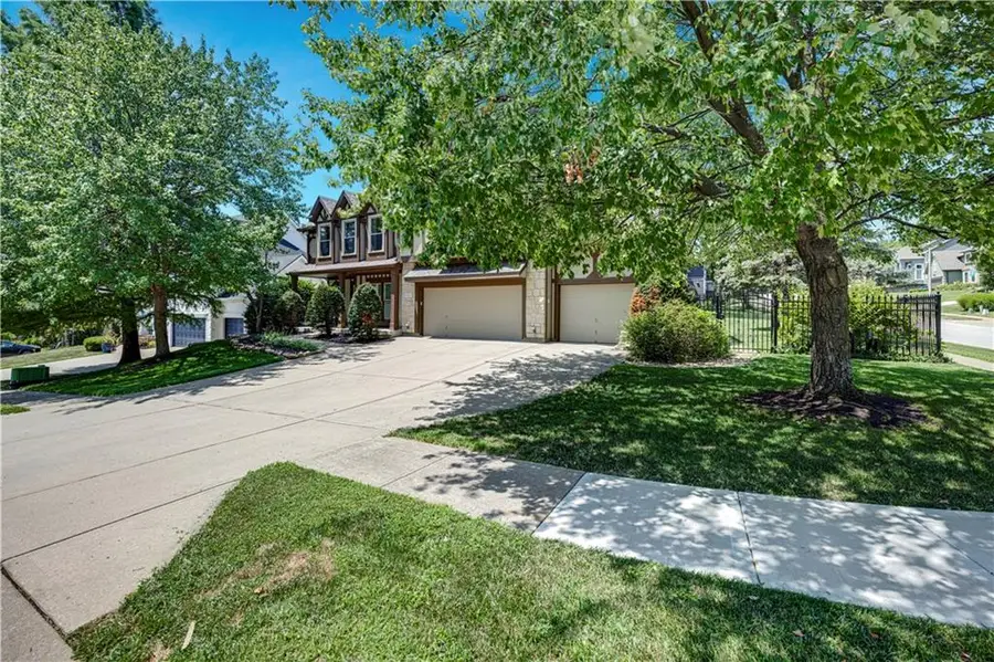 6736 NW Monticello Terrace, Parkville, MO 64152 - #2