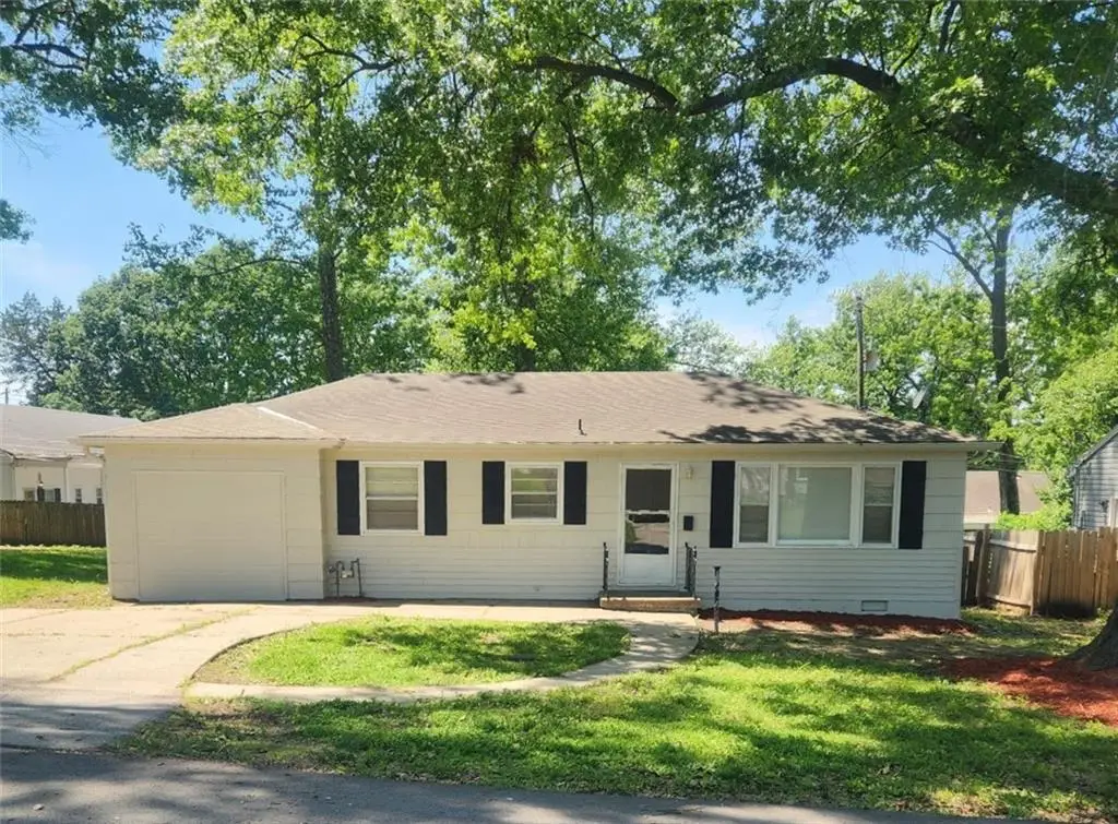 2102 S Claremont Avenue, Independence, MO 64052 - #1