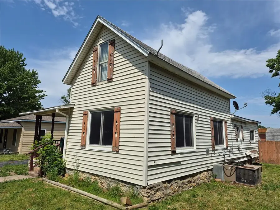 208 S 8th Street, Fredonia, KS 66736 - #2