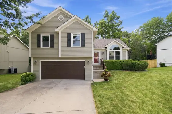 7324 N Richmond Avenue, Kansas City, MO 64158