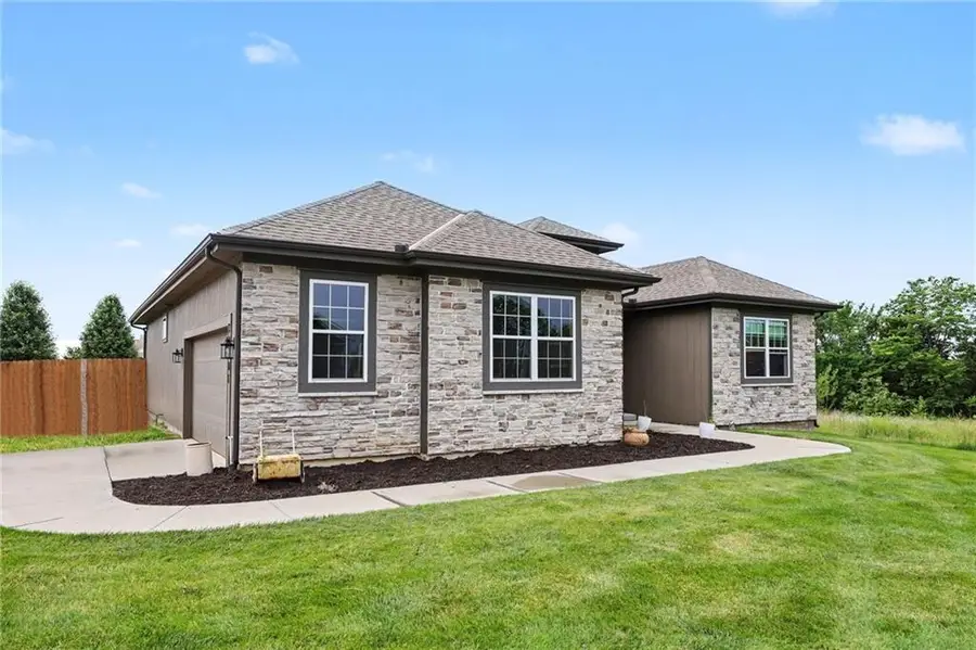 19601 W 210th Street, Spring Hill, KS 66083 - #2