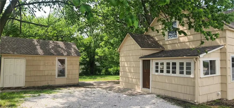 202 S Metcalf Road, Louisburg, KS 66053 - #2