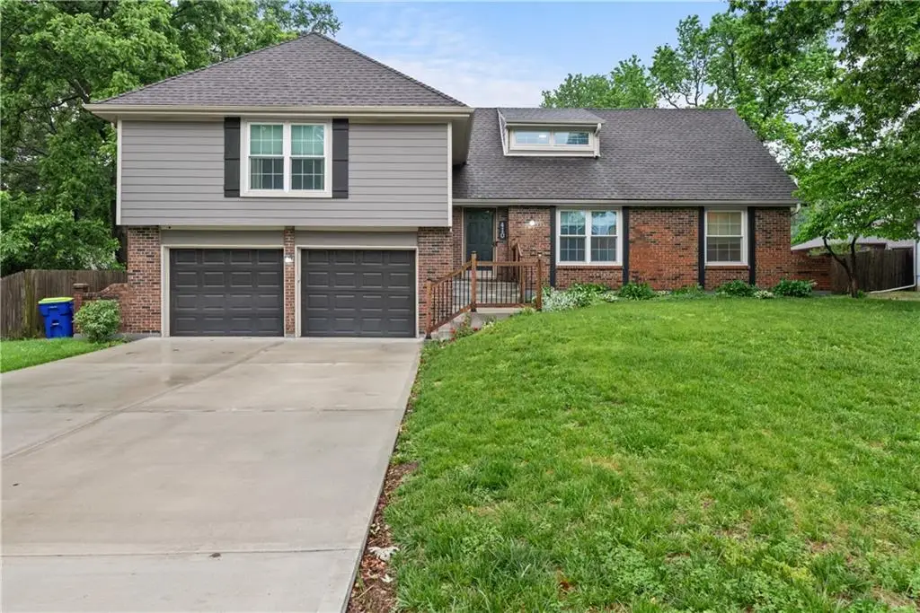 410 SE Richardson Place, Lees Summit, MO 64063 - #1