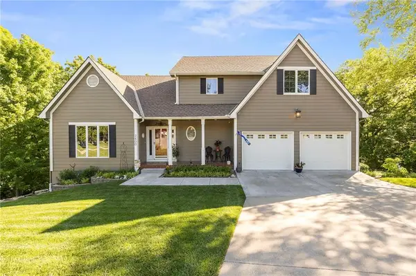 2400 SW Clear Creek Court, Blue Springs, MO 64015