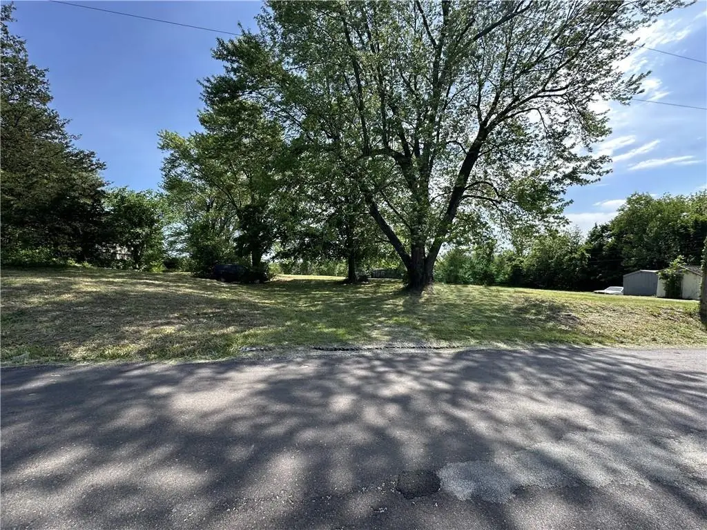 27601-27609 E Hoover Road, Buckner, MO 64016 - #1