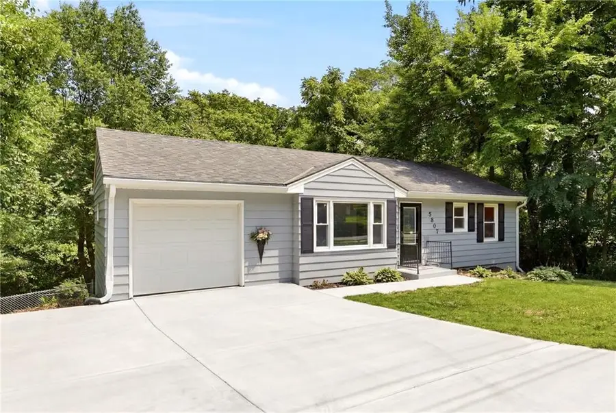 5807 N Flora Avenue, Gladstone, MO 64118 - #2