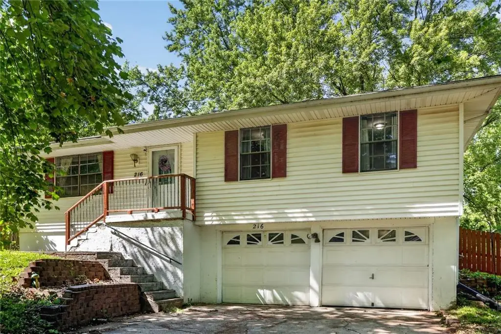 216 SW 21st Street, Oak Grove, MO 64075 - #1