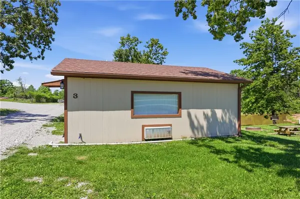 11015 7 Highway #3, Clinton, MO 64735