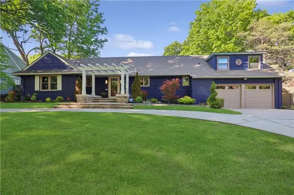 1214 W Gregory Boulevard, Kansas City, MO 64114