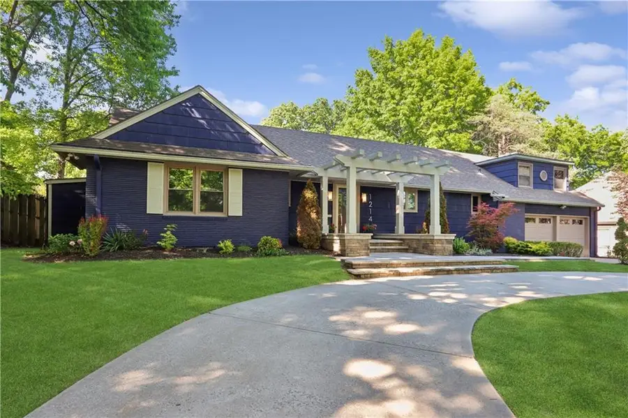 1214 W Gregory Boulevard, Kansas City, MO 64114 - #3