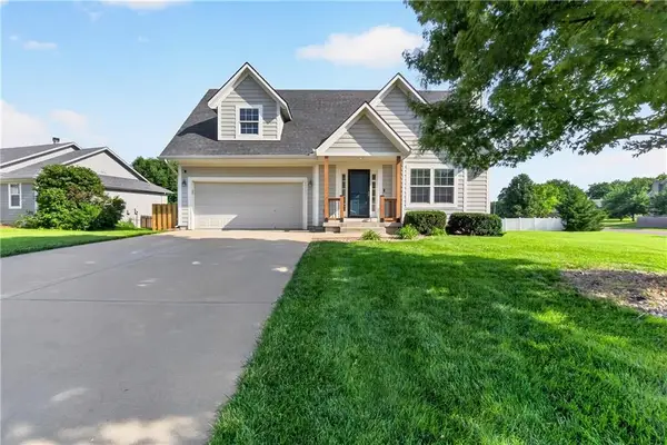 20565 W 220th Terrace, Spring Hill, KS 66083