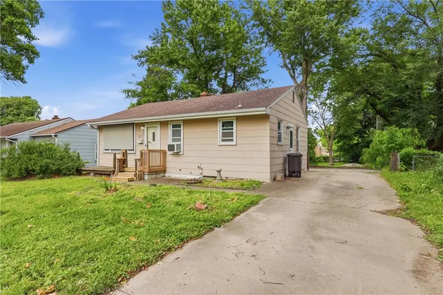 3207 S Vermont Avenue, Independence, MO 64052 - #2