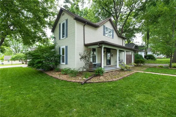 209 E 1st Street, Lee's Summit, MO 64063