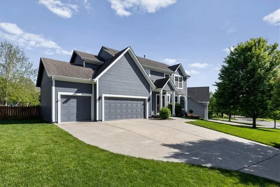 362 S Stonecrest Road, Olathe, KS 66061 - #2