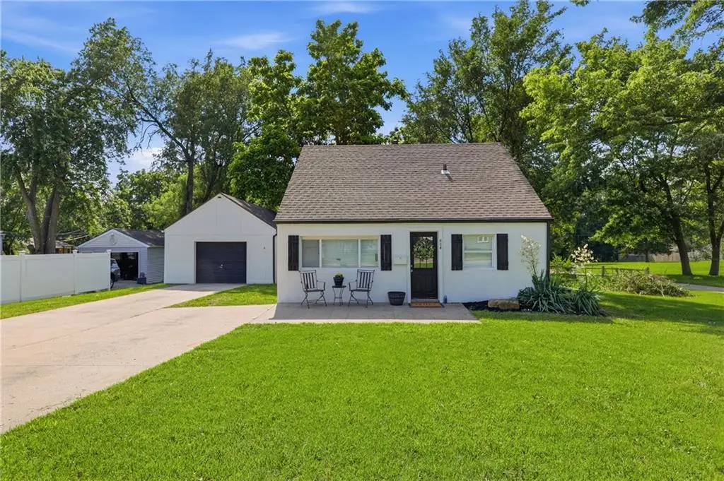 604 NE Douglas Street, Lees Summit, MO 64063 - #1
