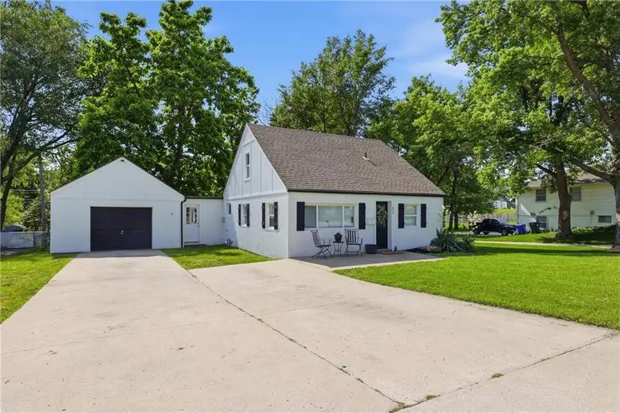 604 NE Douglas Street, Lees Summit, MO 64063 - #2