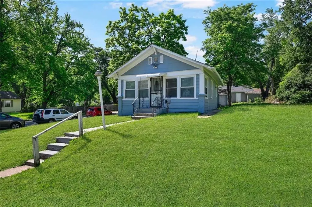 2917 E 61st Street, Kansas City, MO 64130 - #1