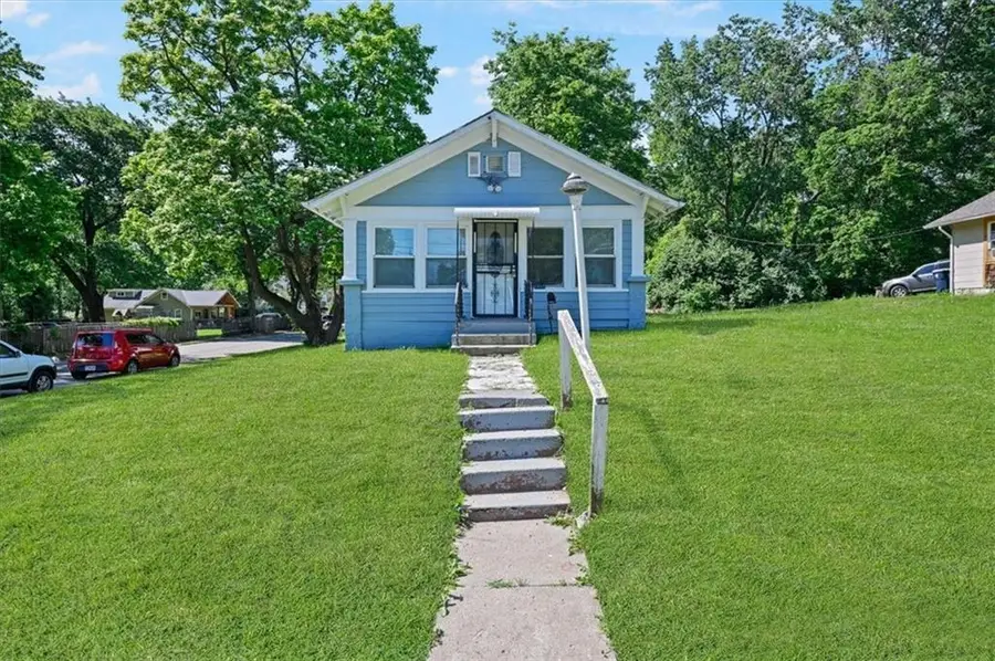 2917 E 61st Street, Kansas City, MO 64130 - #3