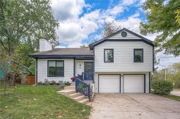 1032 NE Bristol Drive, Lee's Summit, MO 64086