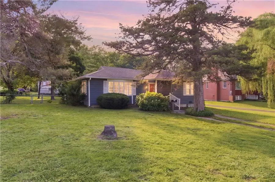 105 N 8th Street, Fredonia, KS 66736 - #2