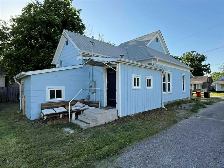 209 W 8th Street, Pittsburg, KS 66762 - #3