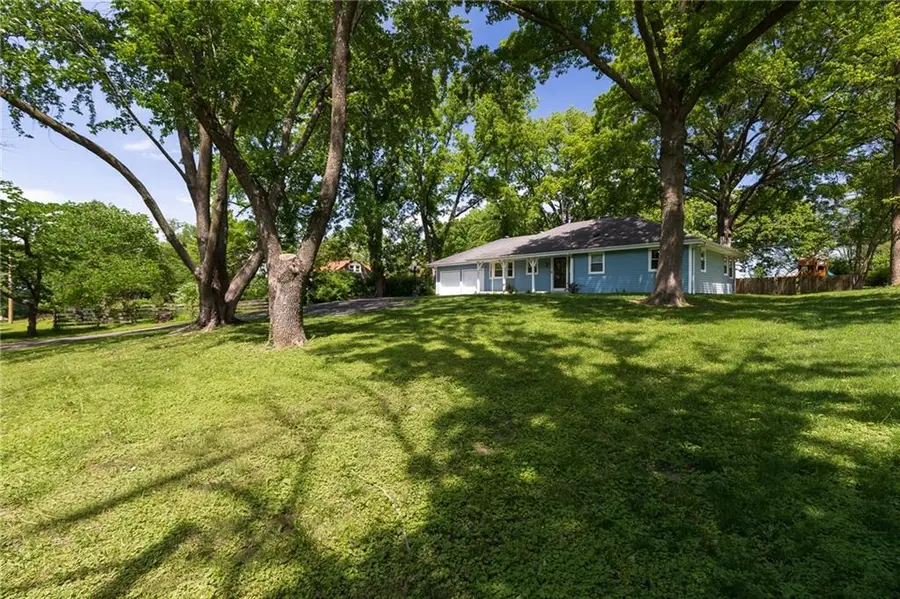 8309 Winchester Avenue, Kansas City, MO 64138 - #2
