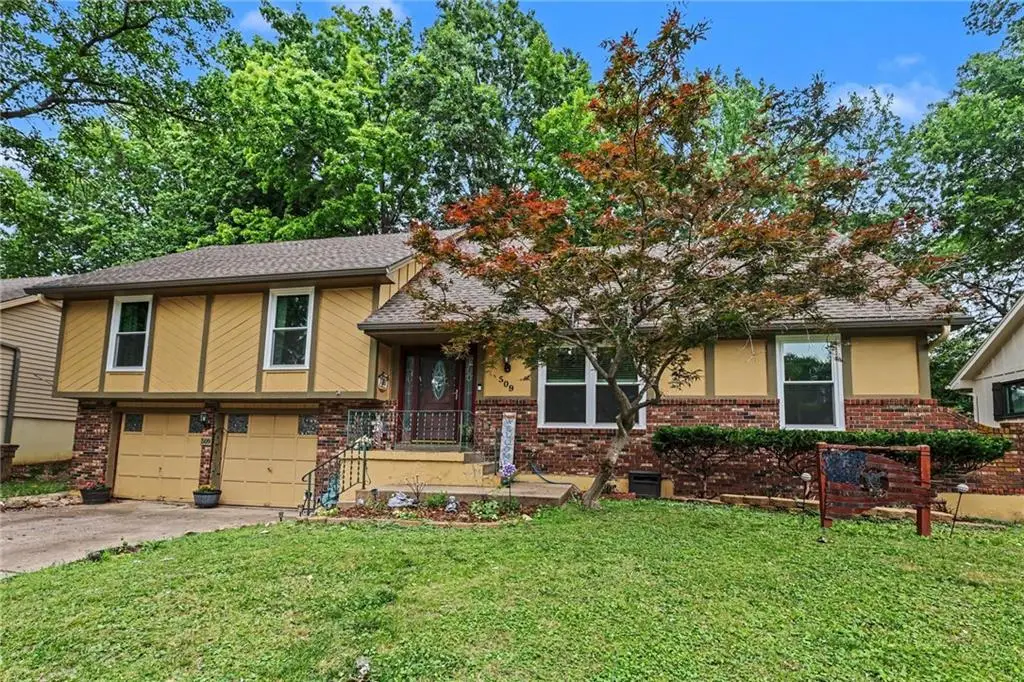 509 NE Country Lane, Lees Summit, MO 64086 - #1
