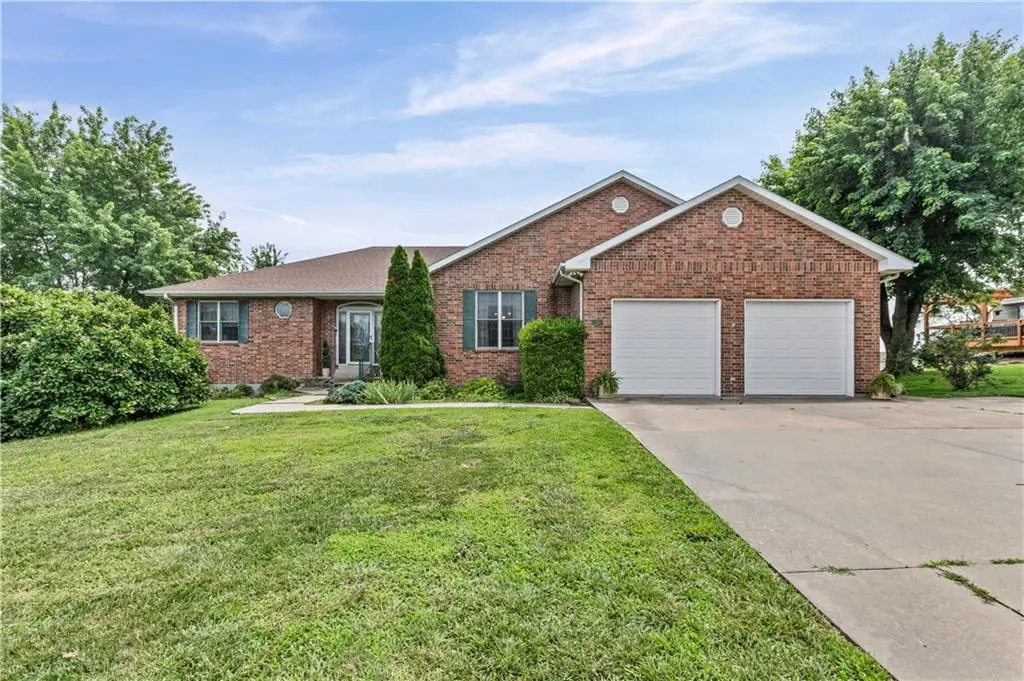 819 Pryor Street, Iola, KS 66749 - #1