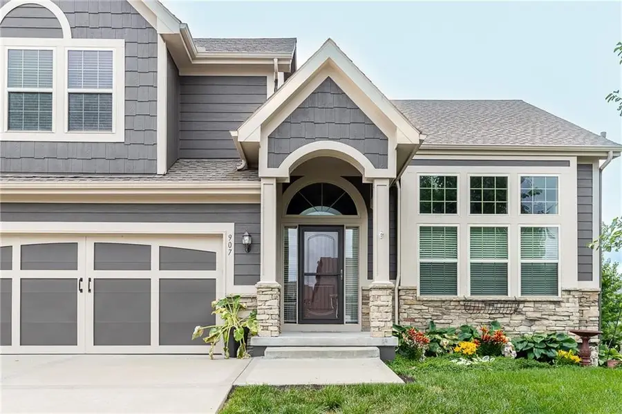 907 N Cottonwood Avenue, Kearney, MO 64060 - #3