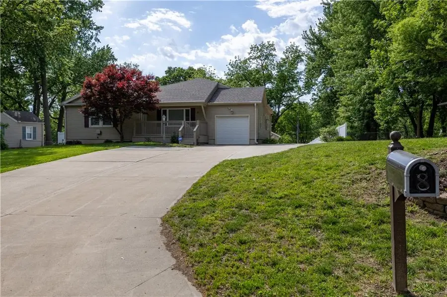 8 Belmont Road, Saint Joseph, MO 64505 - #3