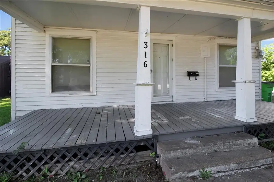 316 W 3rd Street, Erie, KS 66733 - #2