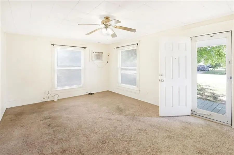 316 W 3rd Street, Erie, KS 66733 - #3