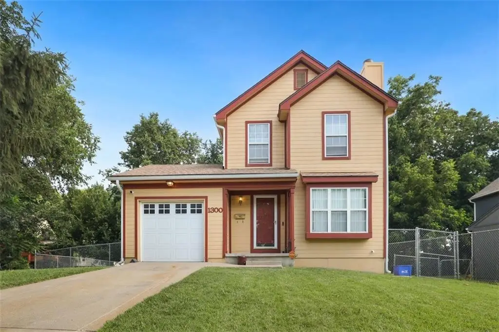 1300 E 41st Street, Kansas City, MO 64110 - #1
