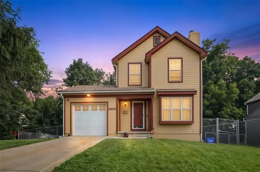 1300 E 41st Street, Kansas City, MO 64110 - #3