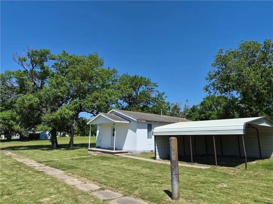 400 W 5th Street, Longton, KS 67352 - #2