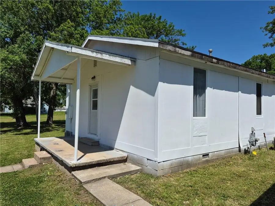 400 W 5th Street, Longton, KS 67352 - #3