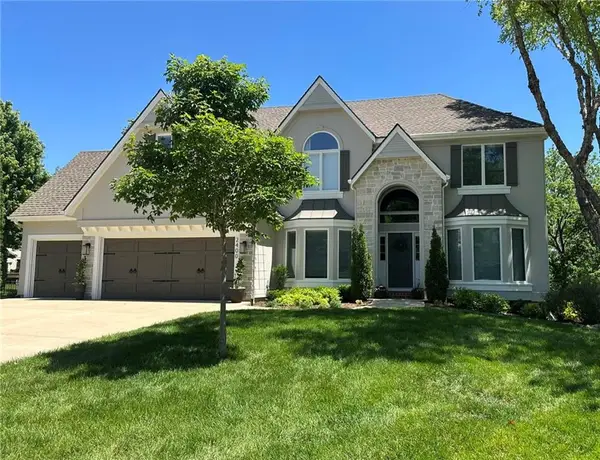 2400 SW Wintercreek Court, Lee's Summit, MO 64081