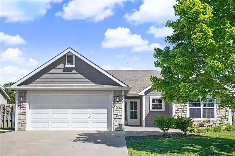 928 Bluestem Drive, Baldwin City, KS 66006 - #2