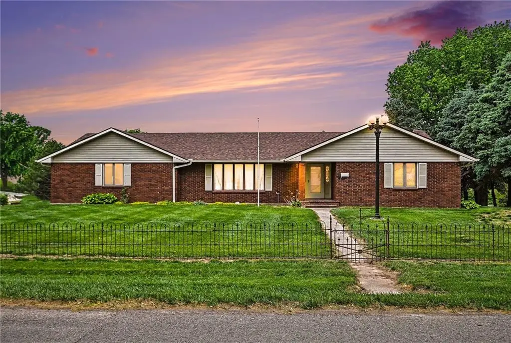 1701 Sunset Boulevard, Mound City, MO 64470 - #1