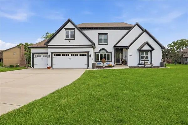 4215 SE Paddock Drive, Lee's Summit, MO 64082