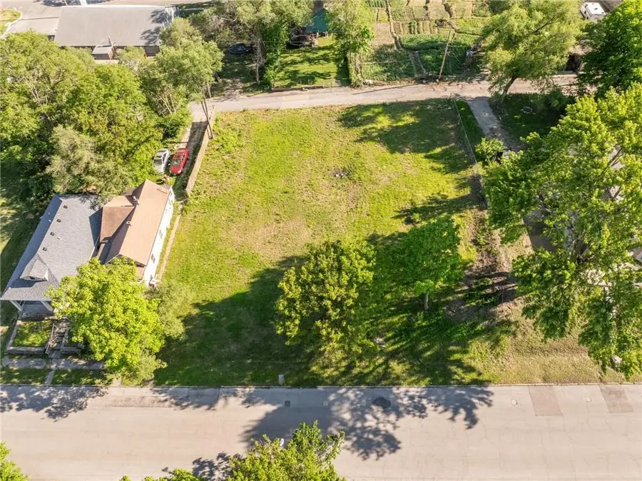 1215 Armstrong Avenue, Kansas City, KS 66102 - #2