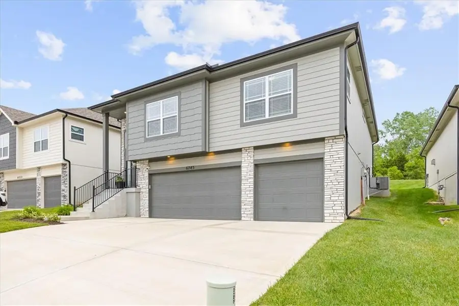 6745 Prairie Lane, Parkville, MO 64152 - #2