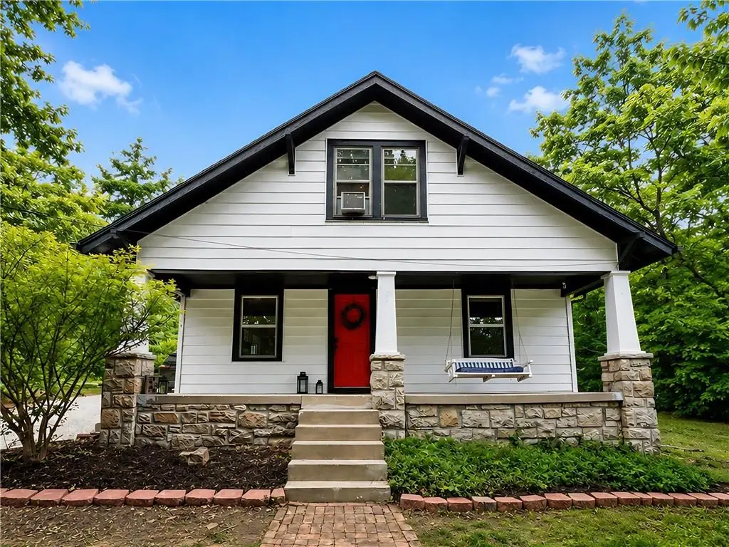 9214 Chestnut Avenue, Kansas City, MO 64132 - #1
